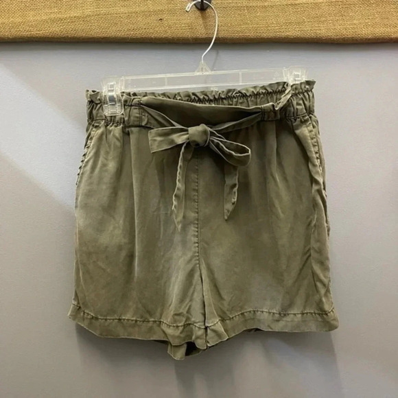 H&M High Waist Paper Bag Shorts Olive Green - Picture 3 of 13